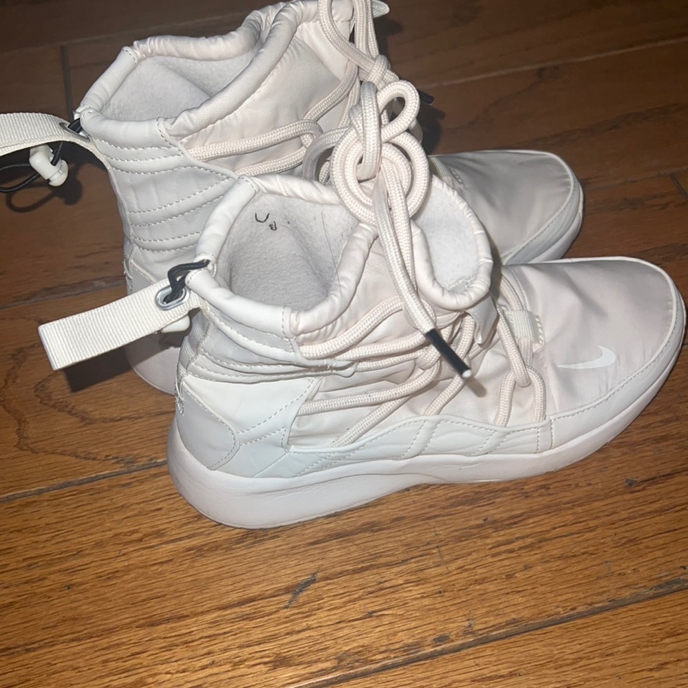 Nike shoes size 8